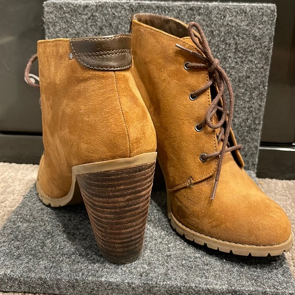 Size 8.5 camel color ankle booties - Picture 2 of 3